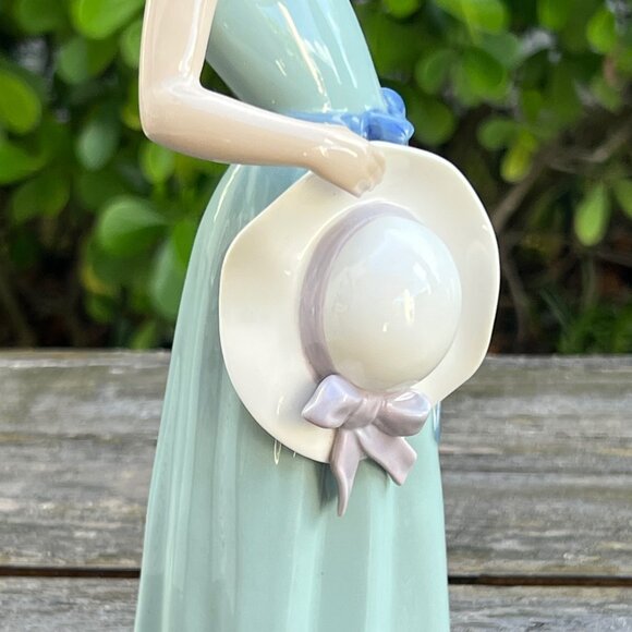 VINTAGE Lladro Figurine Prissy Coiffure Girl - Girl with Straw Hat #5010, Spain - Picture 10 of 11